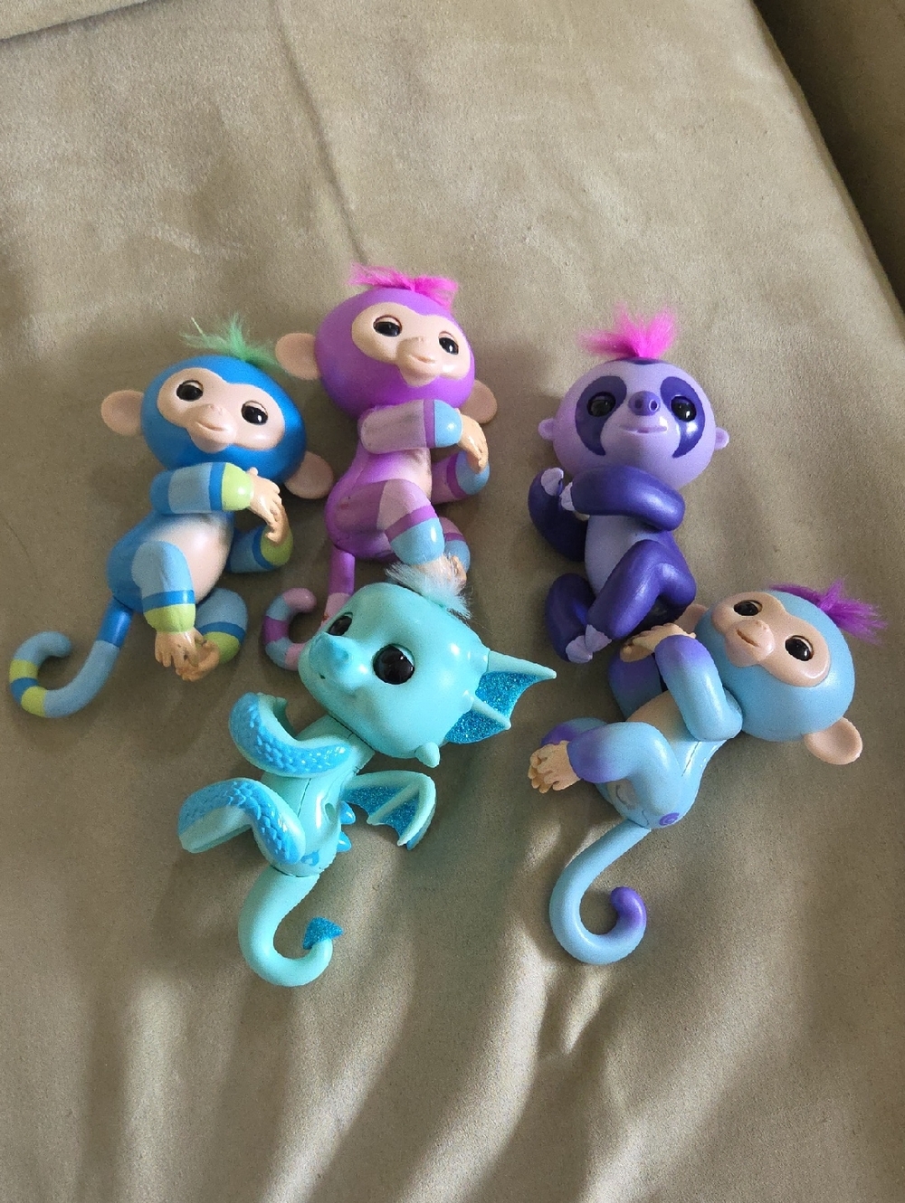 Fingerlings: 4 Singing Monkeys And 1 Dragon